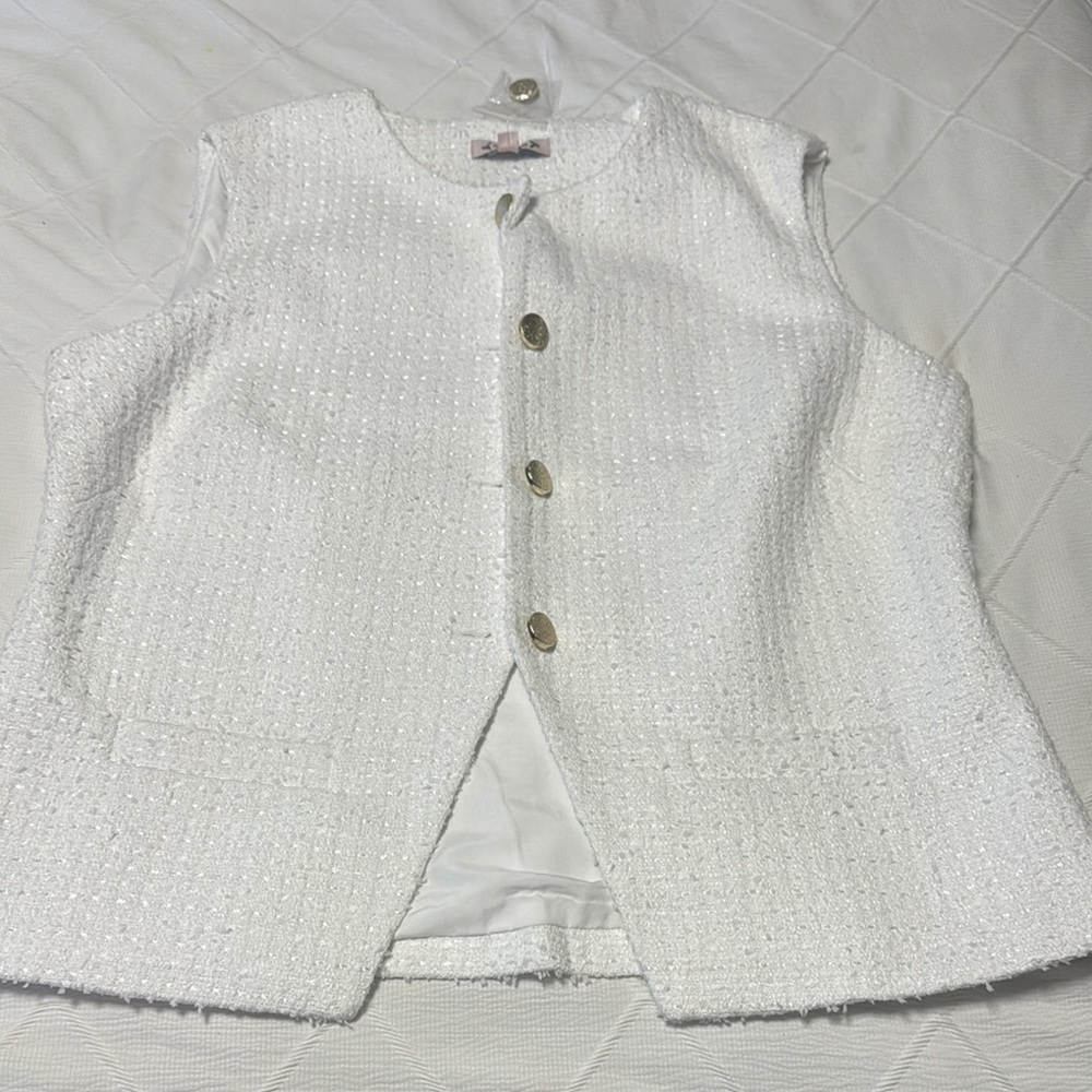 Chic White Sleeveless Tweed Vest